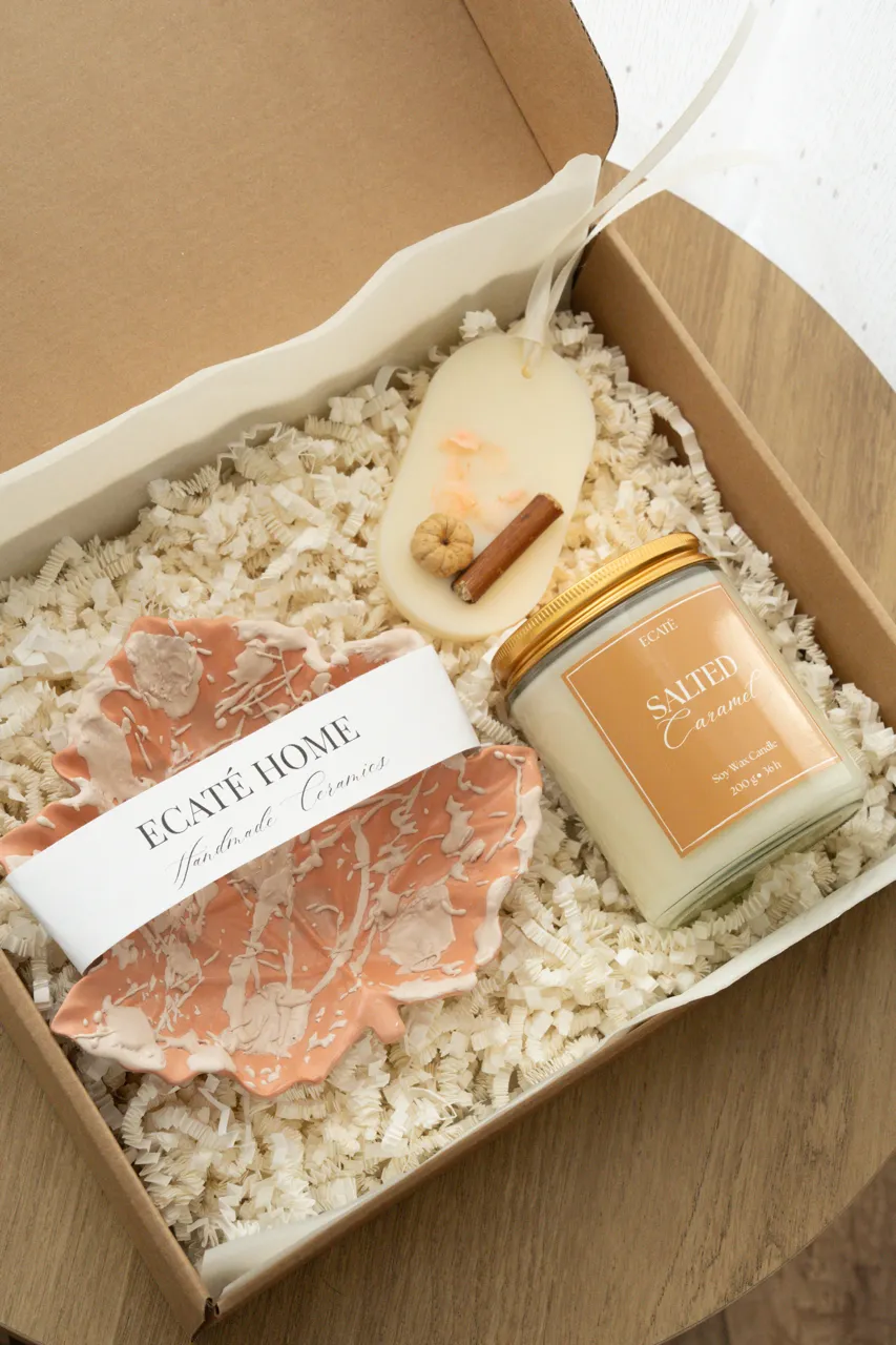 Set cadou de Toamnă frunză de arțar, lumânare parfumată Salted Caramel și odorizant de dulap Caramel Sun — miniatură 2