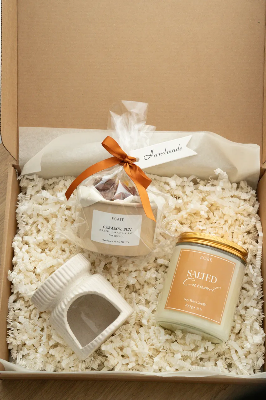 Set cadou difuzor, borcănaș Wax Melts și lumânare parfumată Salted Caramel